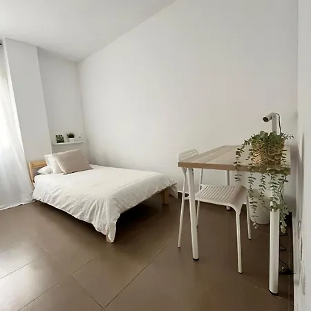 Apartman Prime Location - Stylish With Free Wifi, Free Parking, Steps From The Historic Center